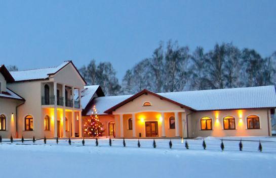 Hotel Potocki Dwor Jędrzejów Exterior foto